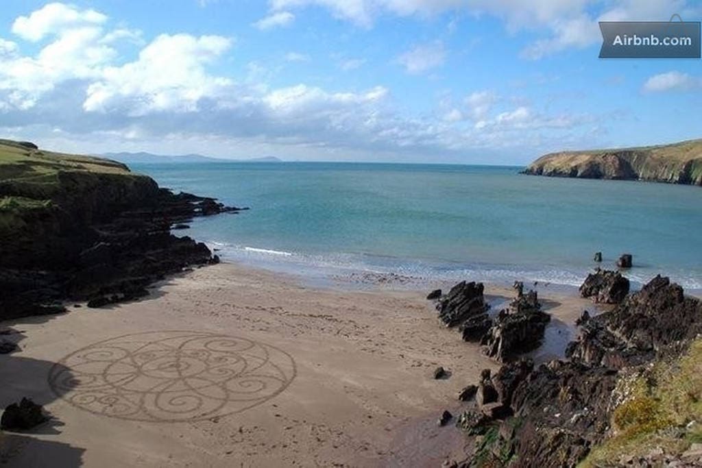 3 minute walk to safe swimming beach