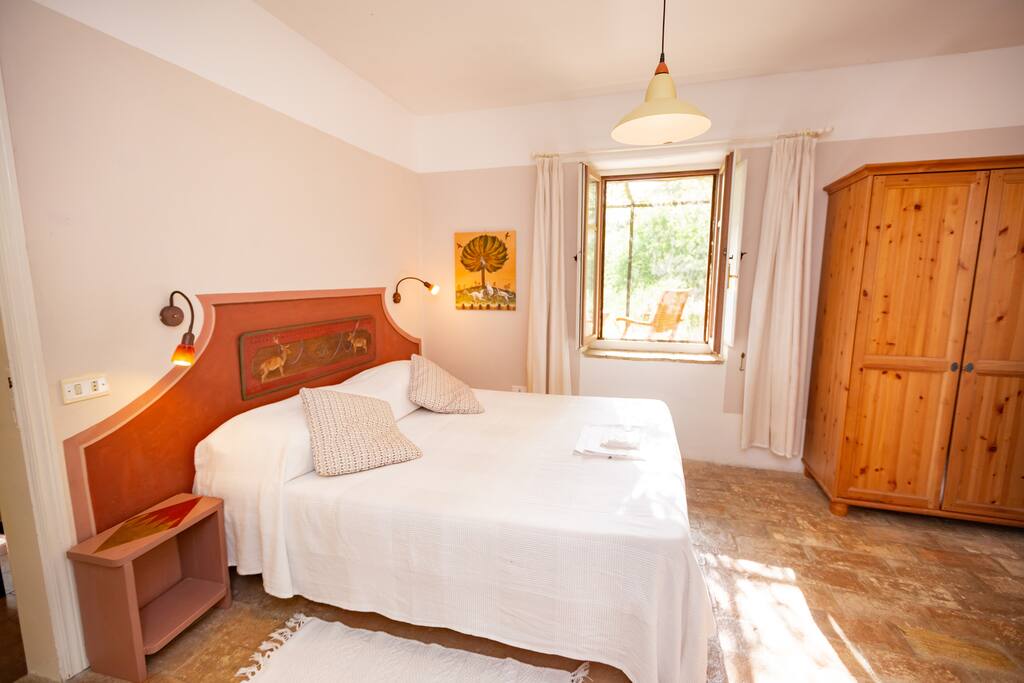 SELF-CATERING ONE-BEDROOM APARTMENT - Sleeps two
