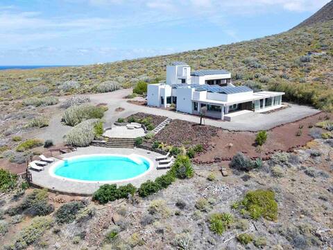 Stunning Villa with pool and amazing sea views