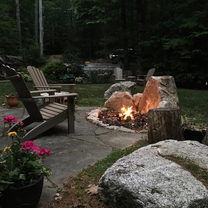 Idyllic Lakeside Cabin Cabins for Rent in Raymond, Maine, United States