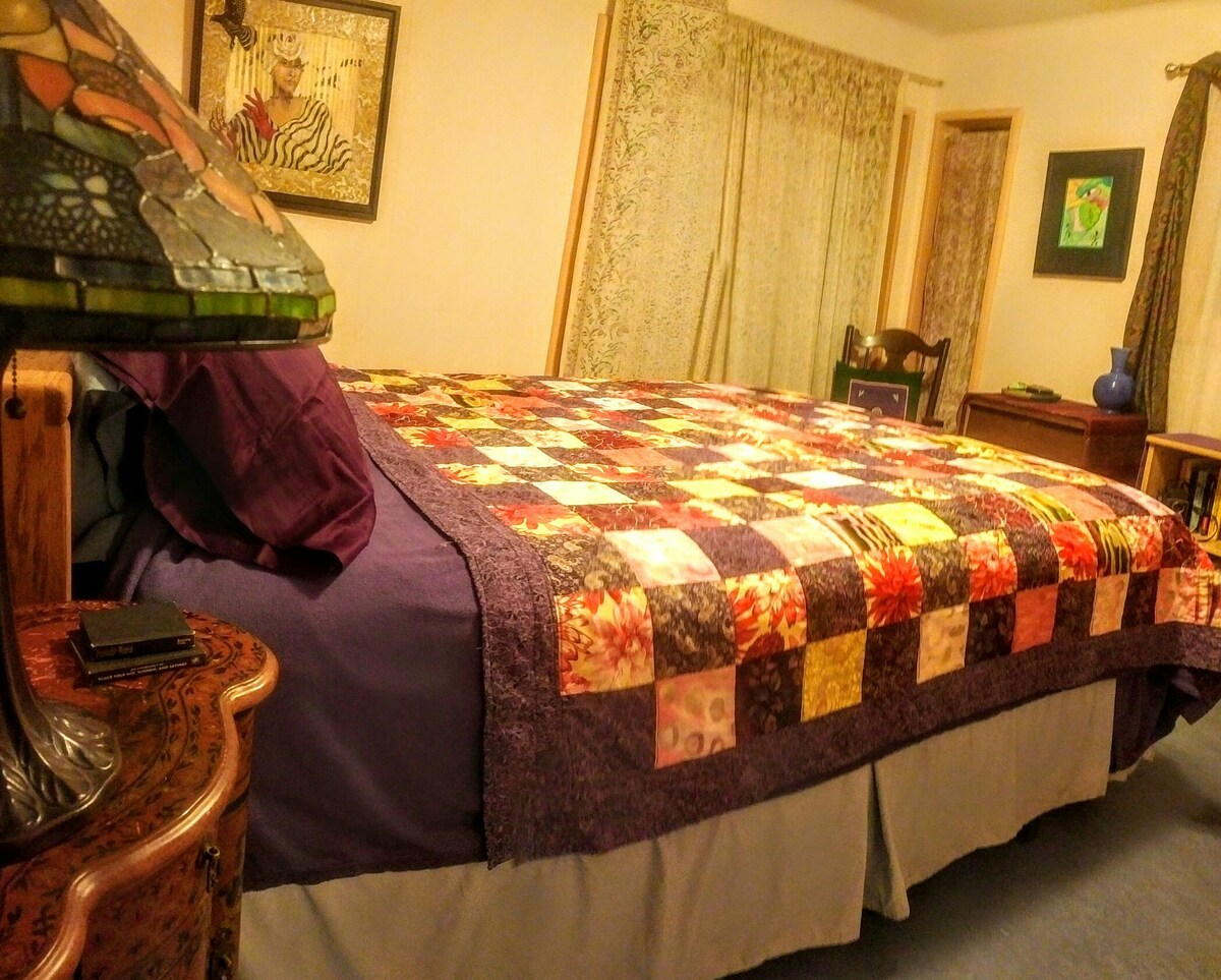 غرفة نوم رئيسية كوين ، Sealy Posturepedic Beauty Rest