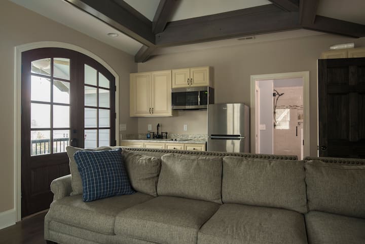 Downtown Bungalow 7 Bedroom 4 Bath - Charlotte, NC