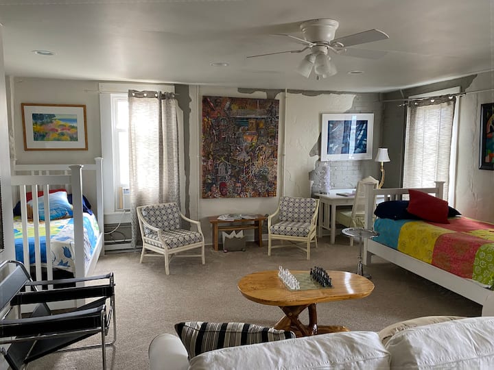 Charming gallery loft in downtown Three Oaks, MI Lofts for Rent in