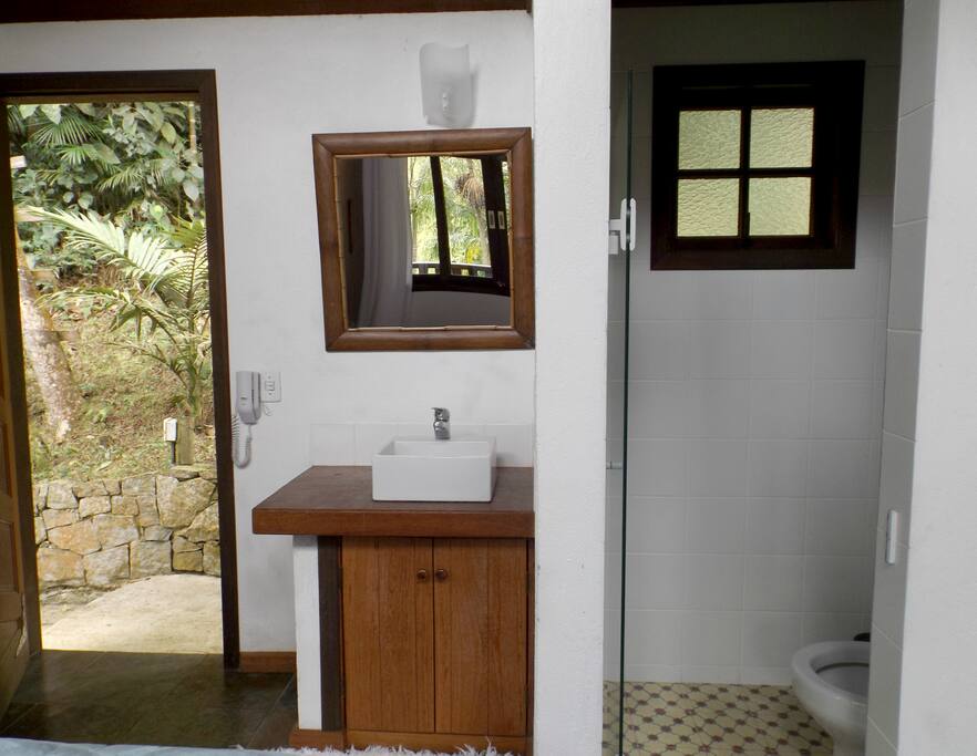 Lavabo e banheiro