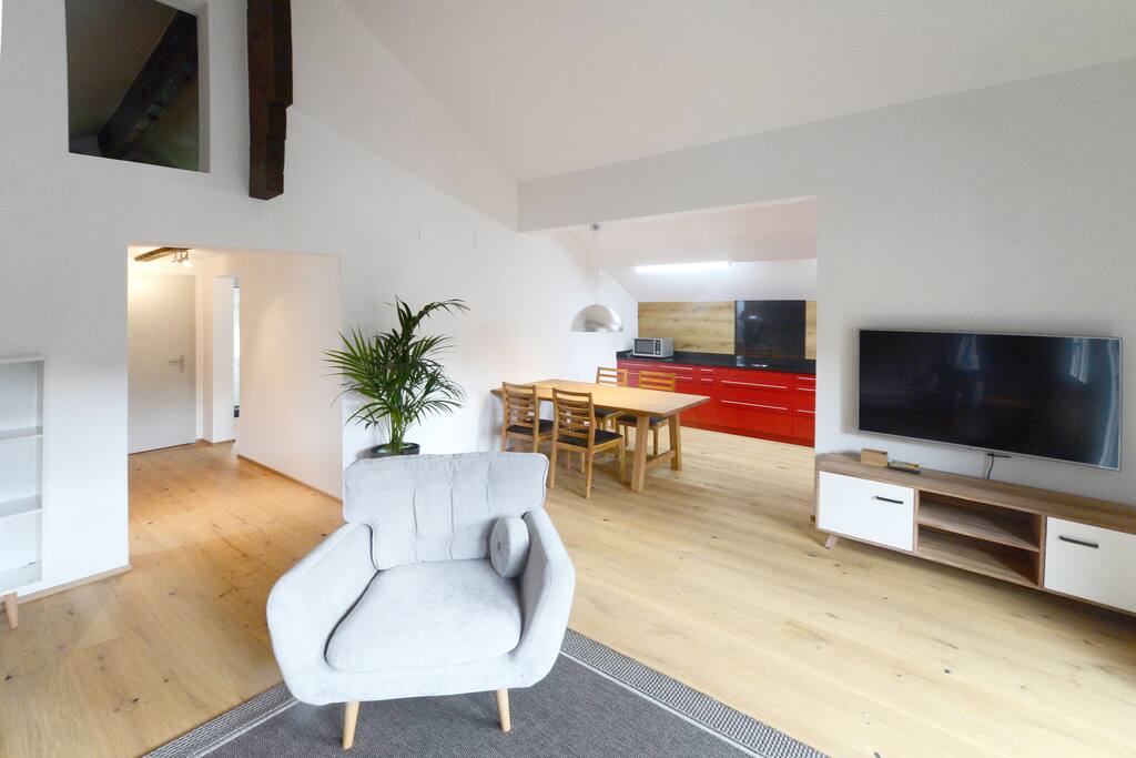 Wohnzimmer mit Küchenecke