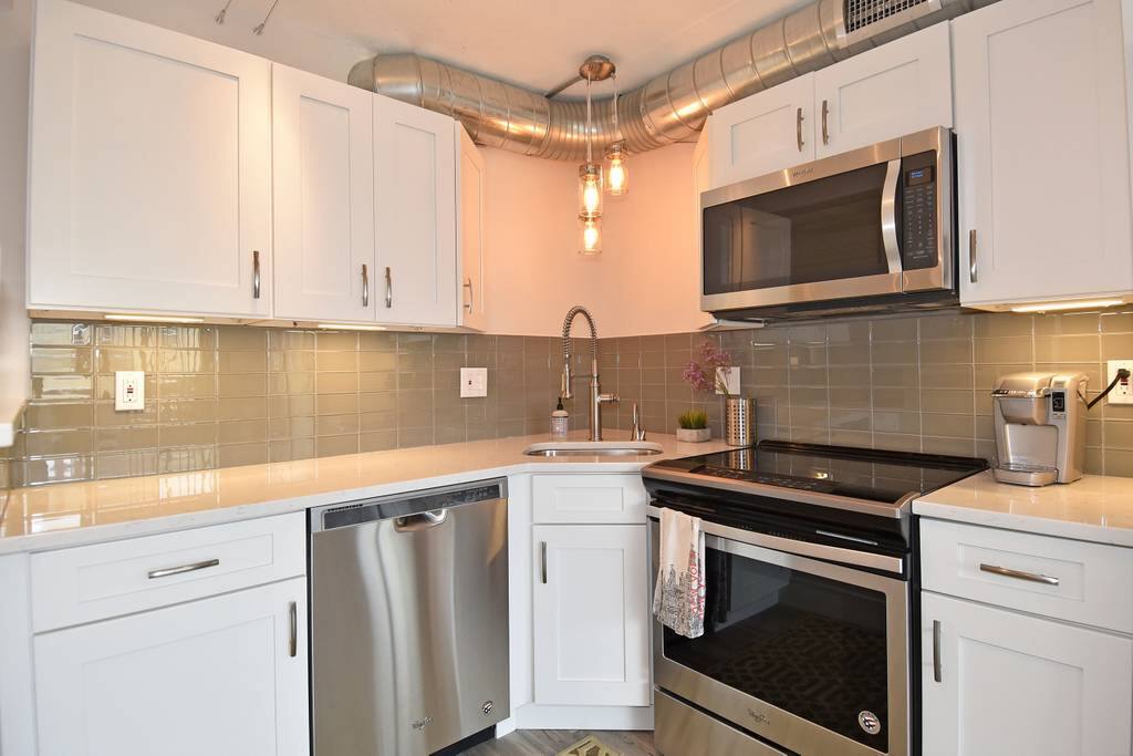 Kitchen (1/2)