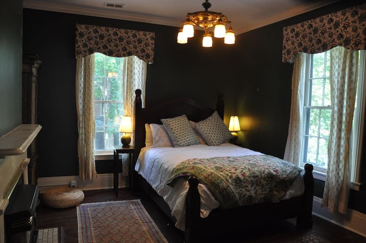 Green Room - Reclaimed Teak Queen Bed with Full  private shower bathroom.