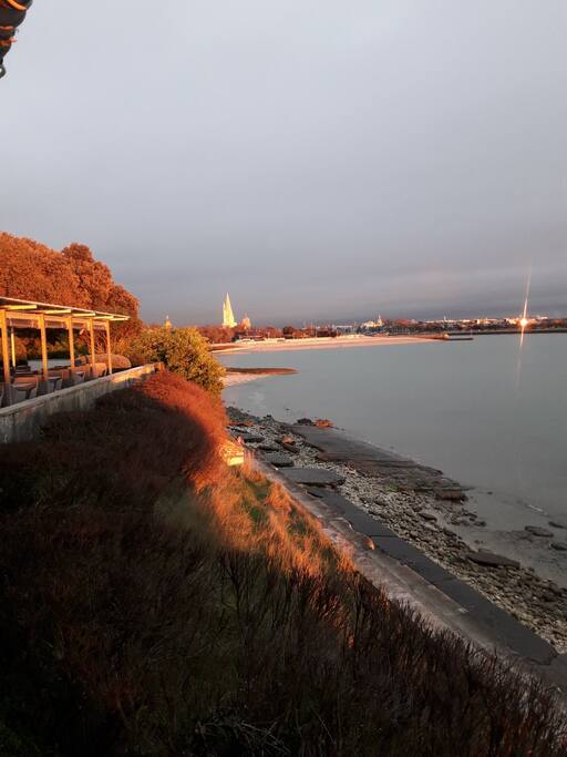 vue de la tour de la lanterne depuis le bord de mer