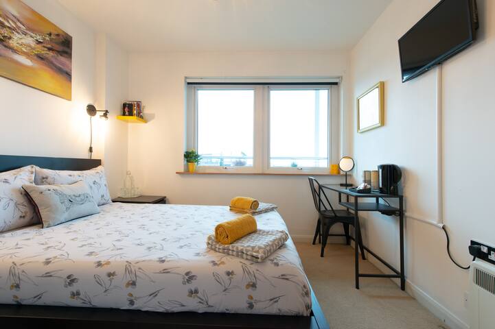 Double Room with Private Bathroom 1min from Metro