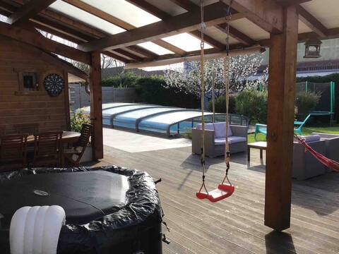 House 8/11 people with pool