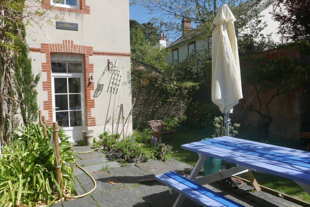 Terrasse-Table-de-Jardin