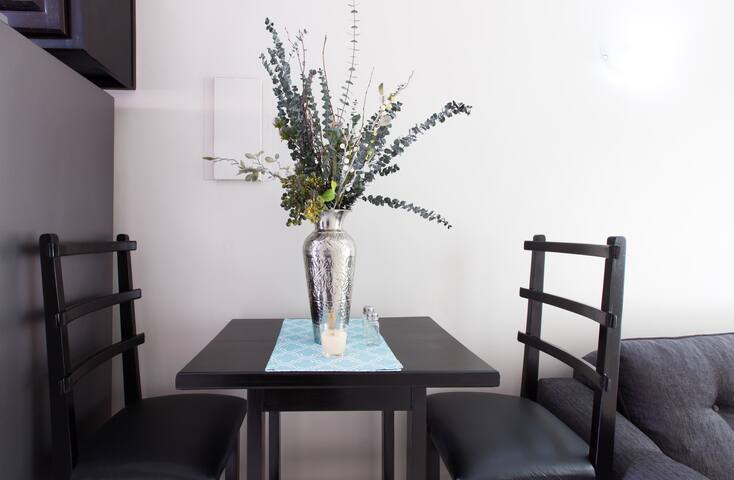 Comfortable, Modern Apartment