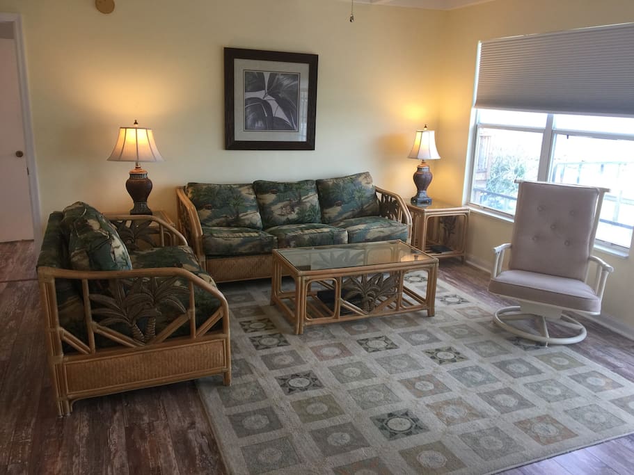 Living room with views of the bay, queen sleeper.