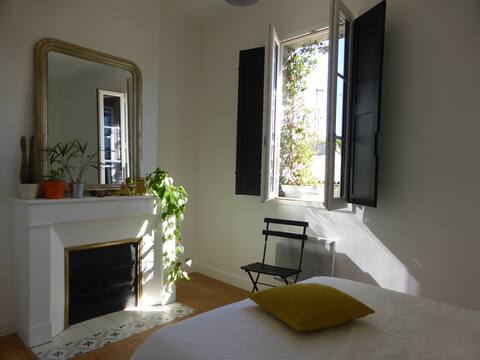 60 m2 in the heart of Bordeaux. Parking €10/day