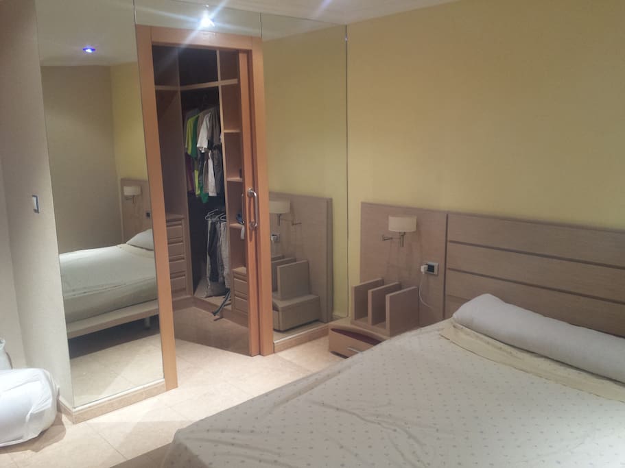Habitación principal con vestidor