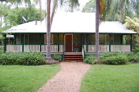 Country Farmhouse, Luxury Train + Camping ... 32+