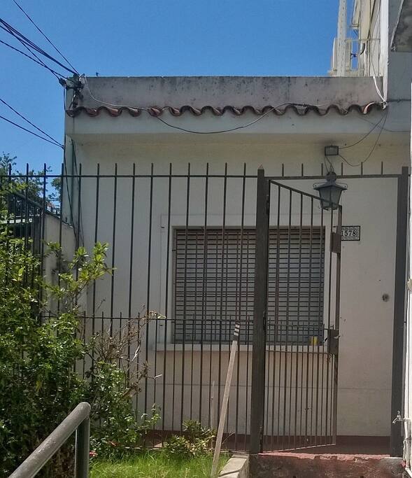 La entrada, es compartida con nuestro vecino Rafa