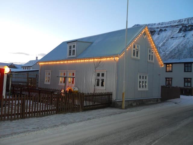 Séraðstaða í Fjarðarstræti 39