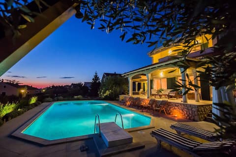 Exclusive 6 bedrooms sea-views villa with pool