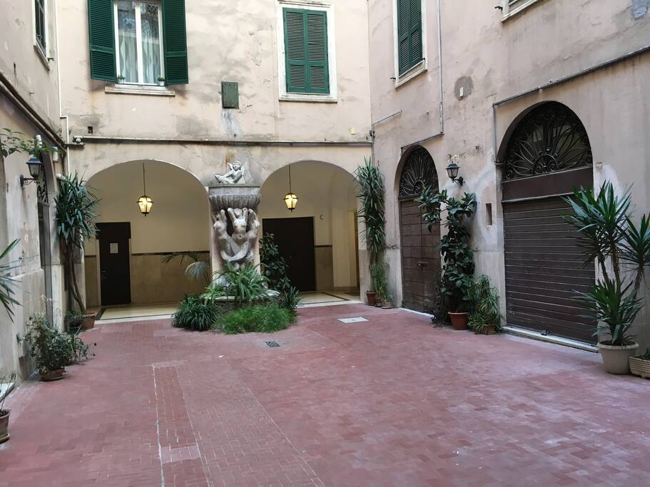 ingresso del palazzo