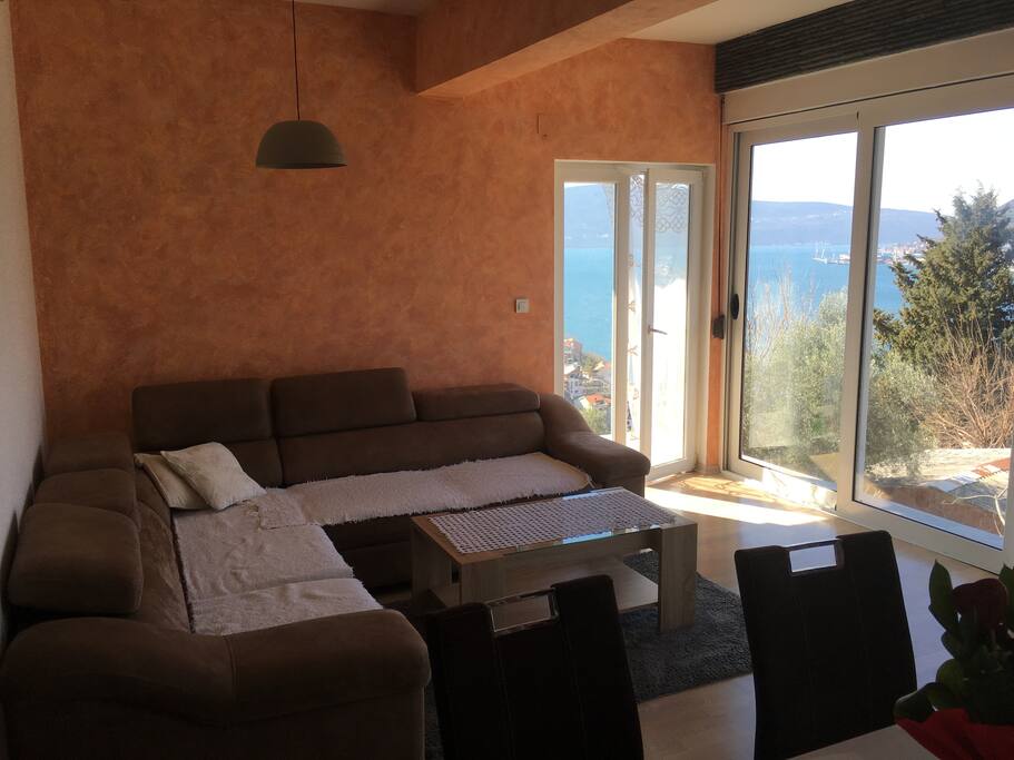 Large Corner Couch which can be transformed into extra double bed. In the corner is the door to the side terras.