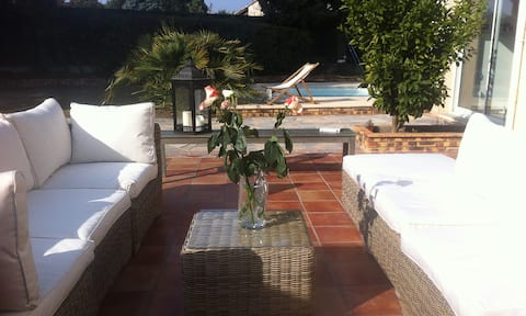 Spacious villa, pool and garden