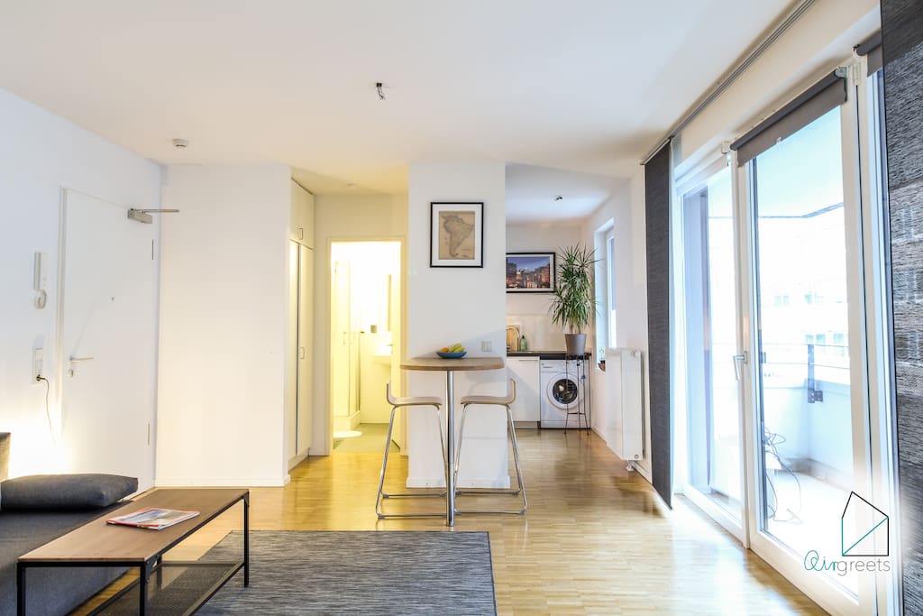 The apartment is bright and offers a nice atmosphere to feel good.