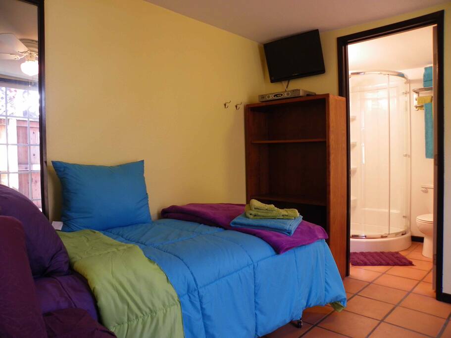Full cable TV and private bathroom