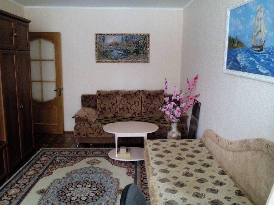 Диваны раскладываются, есть телевизор, WI-FI