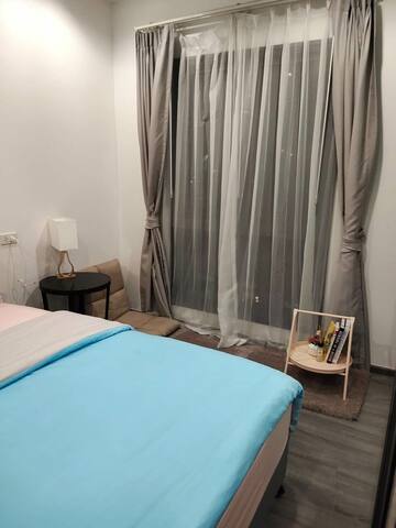 The Rich gallery image 2