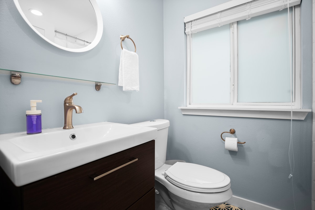 East Austin Hideaway | 2BR/2BA + Yard