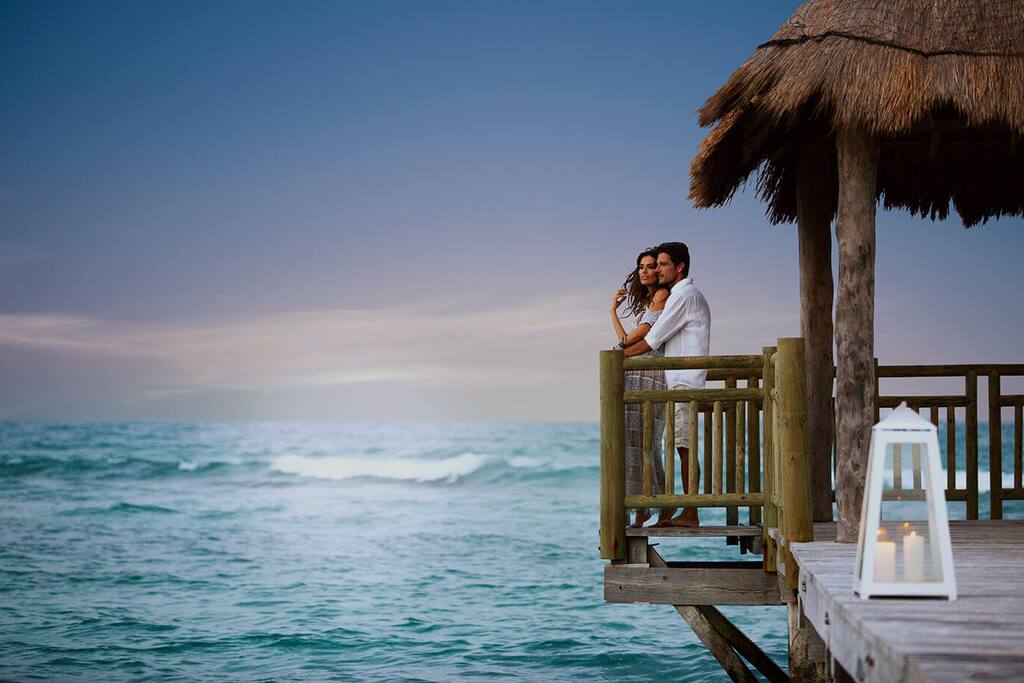 5 diamond resorts, spectacular piers for private dinners, michelin star chefs, 1700sq to 7000sq foot villas and condos