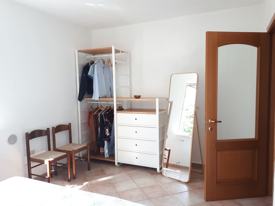 Schlafzimmer 1 mit Doppelbett (180x200cm)