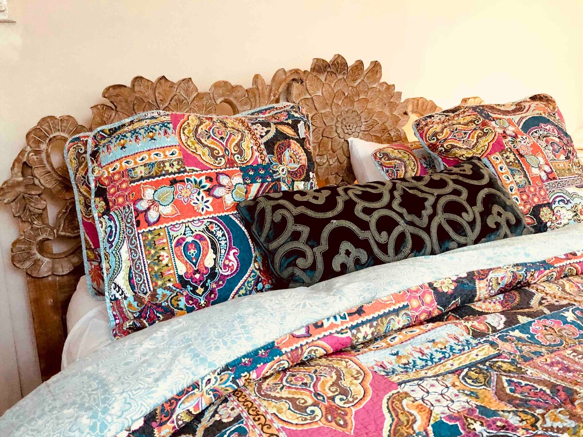 رأس سرير منحوت يدويًا