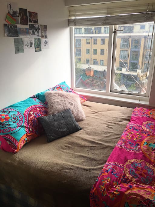 Cozy bed by the window, in the heart of Bow