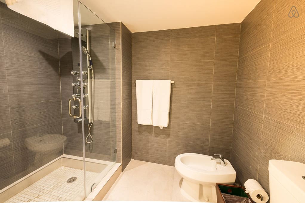 The Grand 4153 | 1bed/1.5bath | Free Valet Parking"