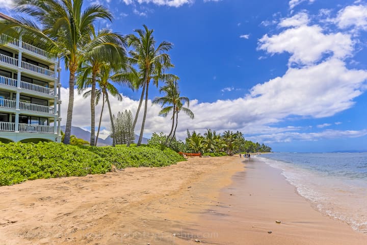 Beachfront Lahaina Hotel - Elegant Romantic Suite