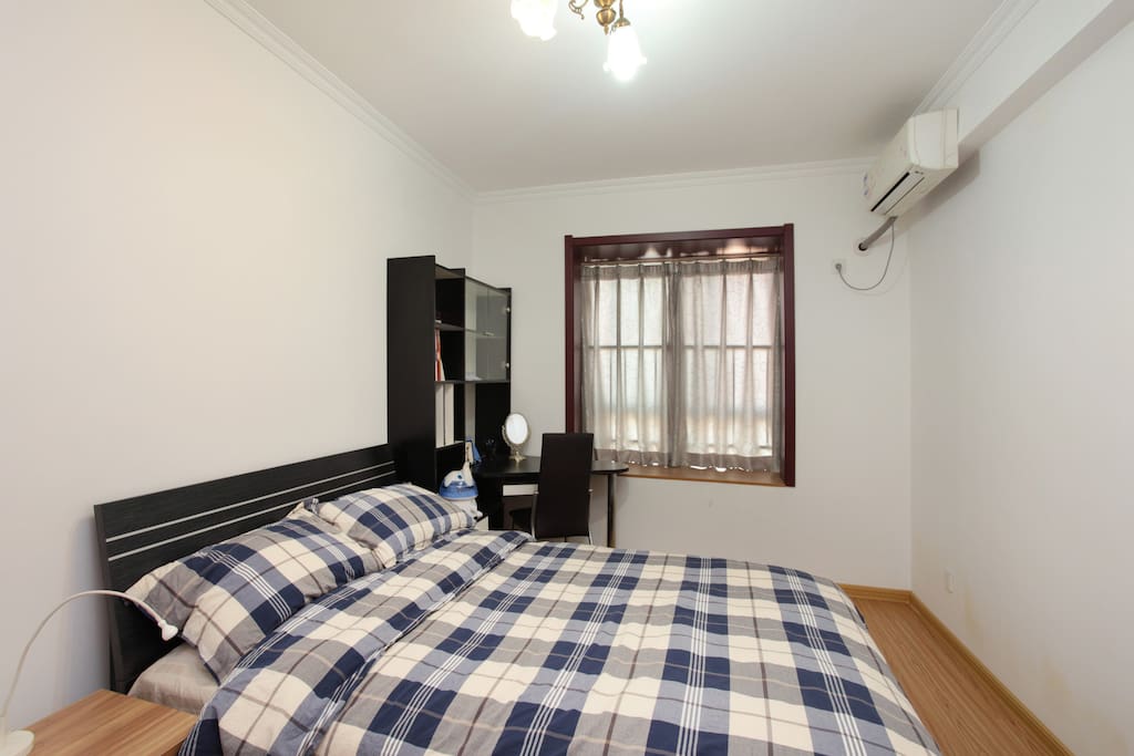 Bedroom1 with Queen Size Bed 卧室1 1.5m床