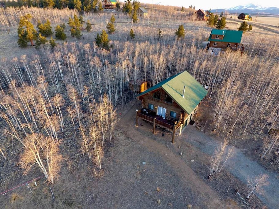 Secluded Large Log Cabin on 3 acres of aspen forest. Wonderful fall colors!