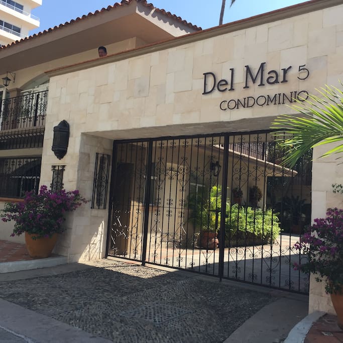 Parte exterior del condominio DEL MAR!