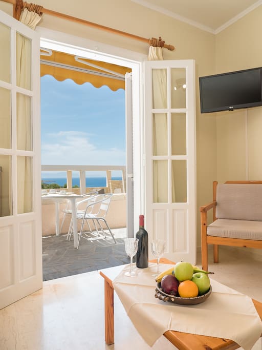 Living room with seaview and pool view