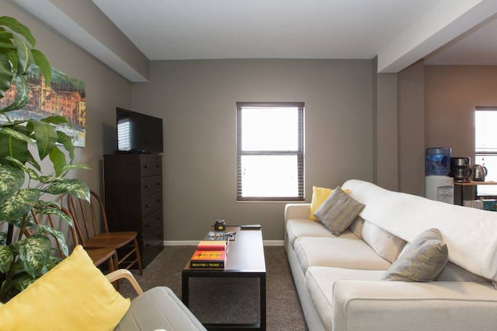 #2: ⭐️Charming Downtown Loft ⭐️Close to Everywhere