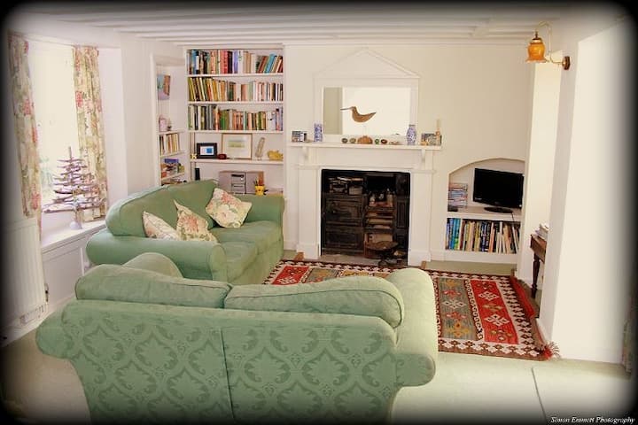 Lyme Regis Cottage Sherborne Lane.
Dog Friendly - Lyme Regis