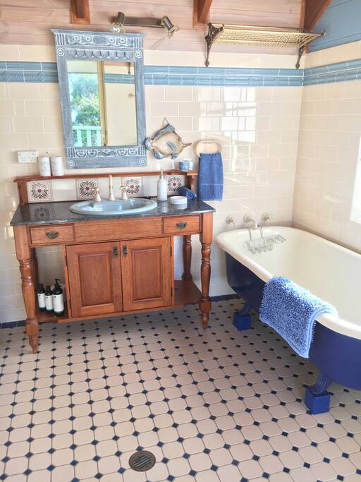 Spoil yourself! Stellar's spacious ensuite provides a large antique bath, separate shower, plus outdoor deck with wonderful views of the Bay. You will find complimentary plush towels, robes and a variety of Sukin earth-friendly toiletries.