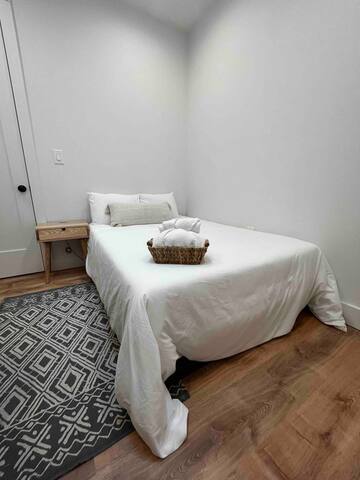 Modern Comforts Minutes from LGA gallery image 5