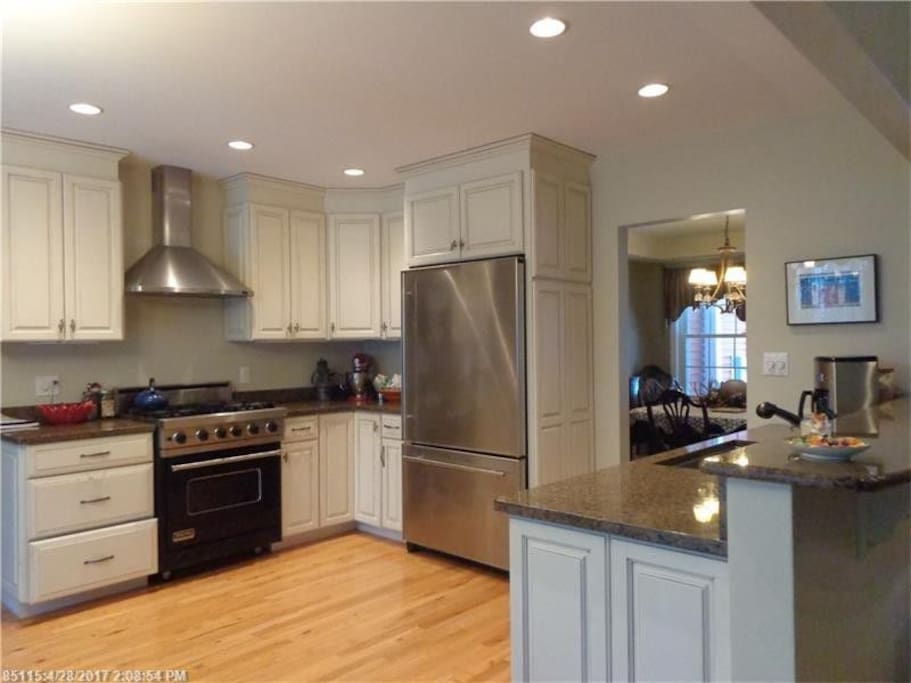 Chef's kitchen- fully equipped