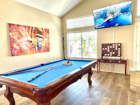 Spacious home with BBQ grill, pool table & firepit