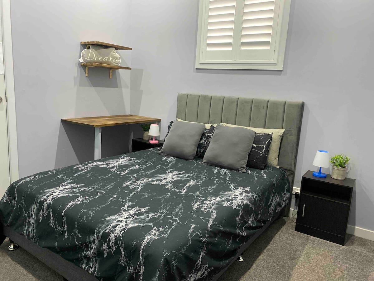 Cosy 4 Bedroom Home with Spa Quiet Location, photo 8