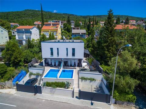 MODERN POOL HOUSE LUNA