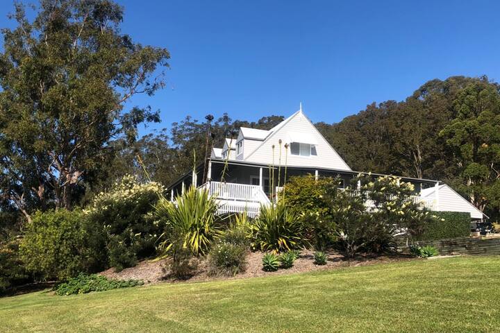 Neranie House – Modern farm near lakes & beaches gallery image 5